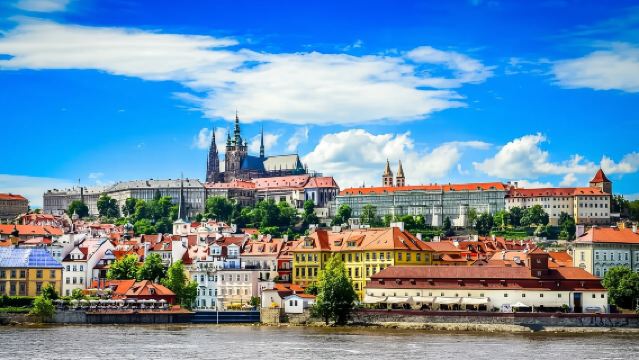 Prague, Republik Czech - Penterjemah profesional, pemandu pelancong untuk lawatan, penterjemah pameran, teman perniagaan, lawatan bebas dengan sambutan tempatan, perkhidmatan peribadi eksklusif