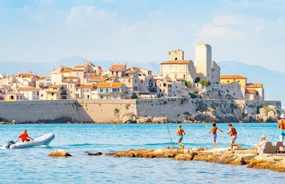 法國尼斯昂蒂布老城+聖保羅·德旺斯小鎮+坎城老港一日遊