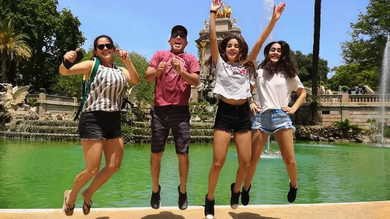 Tour privato per famiglie: churros, cioccolata calda e giochi a Barcellona