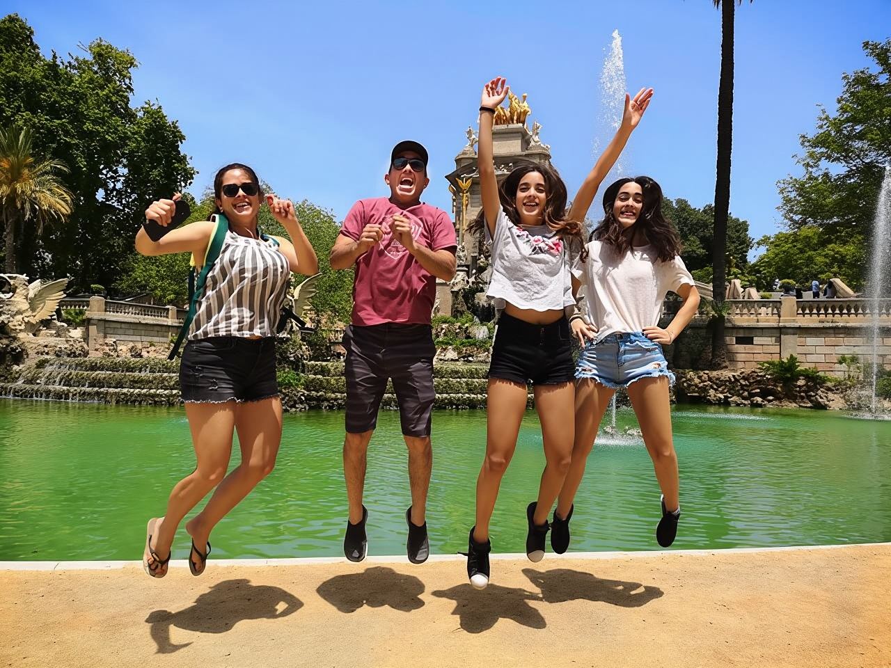 Tour privato per famiglie: churros, cioccolata calda e giochi a Barcellona