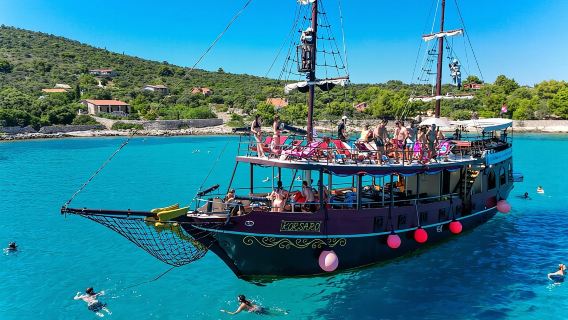Blue Lagoon & Underwater Museum from Split with Lunch & Drinks
