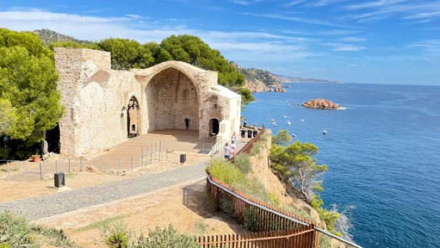 西班牙濱海托薩一日遊//中文服務+純玩包車+行程自由