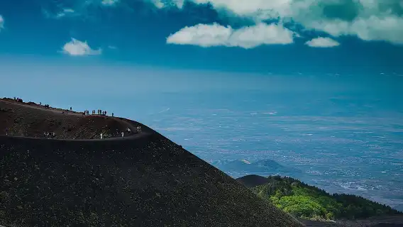 From Syracuse: Private Tour Mount Etna with Lunch at Etna Winery 
