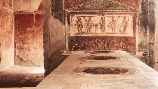 Pompeii Private Tour with an Archaeologist and Skip The Line - 3 hours