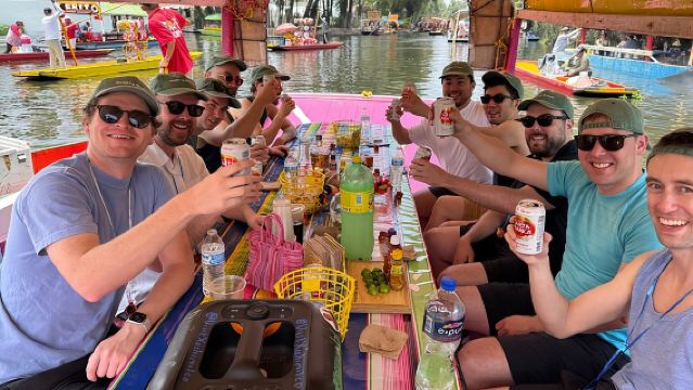 ทัวร์เรือเม็กซิโกซิตี้ อาหารและเครื่องดื่มไม่อั้น พร้อมบริการขึ้นเรือแบบพิเศษ