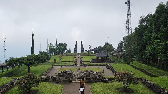 Yogyakarta: excursión de un día al templo Sukuh y Cetho y al lago Sarangan