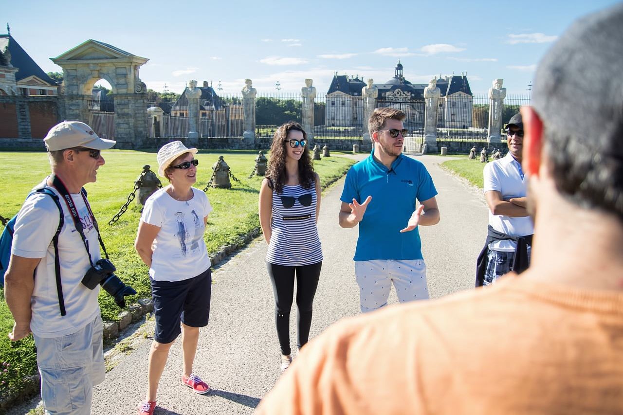 From Paris: Chateau de Fontainebleau & Vaux-Le-Vicomte Tour