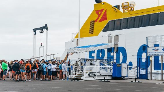 From Fuerteventura: Lanzarote Trip with Wine Tasting & Lunch