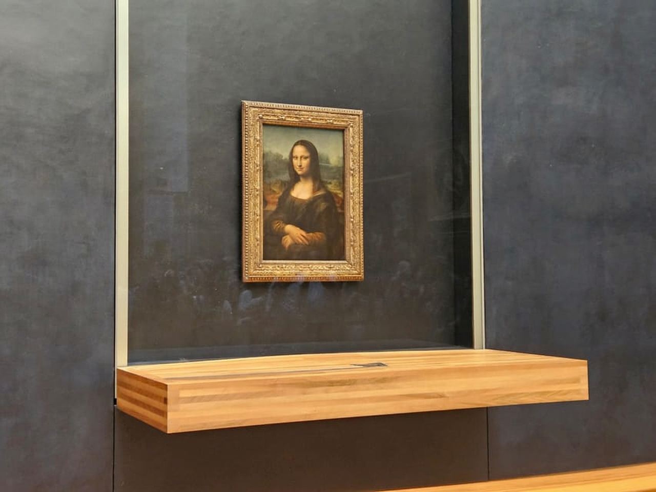 Paris Semi Private Walking Tour: Louvre, Eiffel Tower & Boat