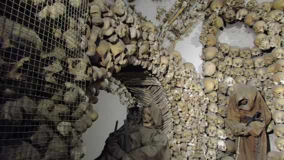 ローマ:カプチン会地下納骨堂の優先入場チケットとツアー