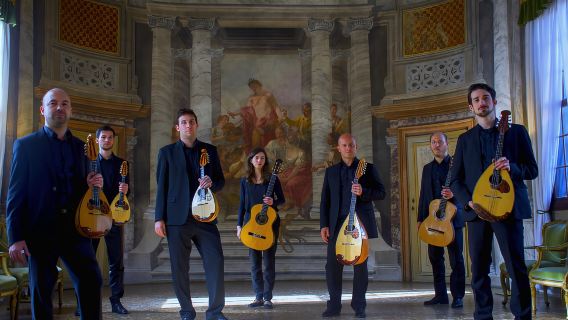 ヴェネツィア:聖ジョージ教会でのマンドリンとヴェネツィア四重奏団によるコンサート。