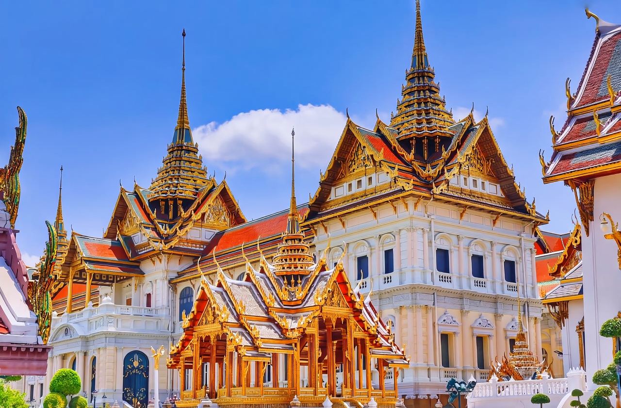 The Grand Palace + Wat Arun + Wat Phra Chetuphon Wimon Mangkhalaram Rajwaramahawihan Day Tour|Private car transfer|Private tour|Optional Chinese-speaking guide