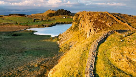 Hadrian's Wall & The Borders Tour from Edinburgh Incl. Admission