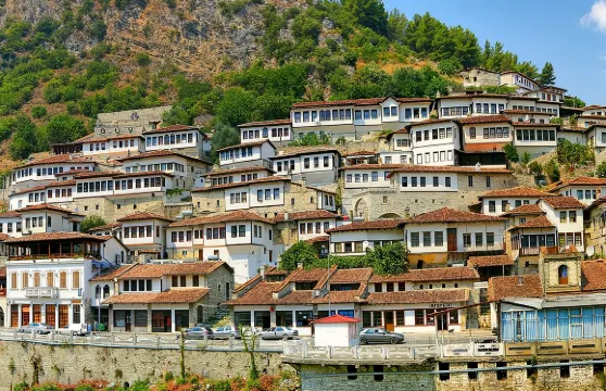 培拉特市聯合國教科文組織之旅，城堡與貝爾希湖 - 從地拉那出發