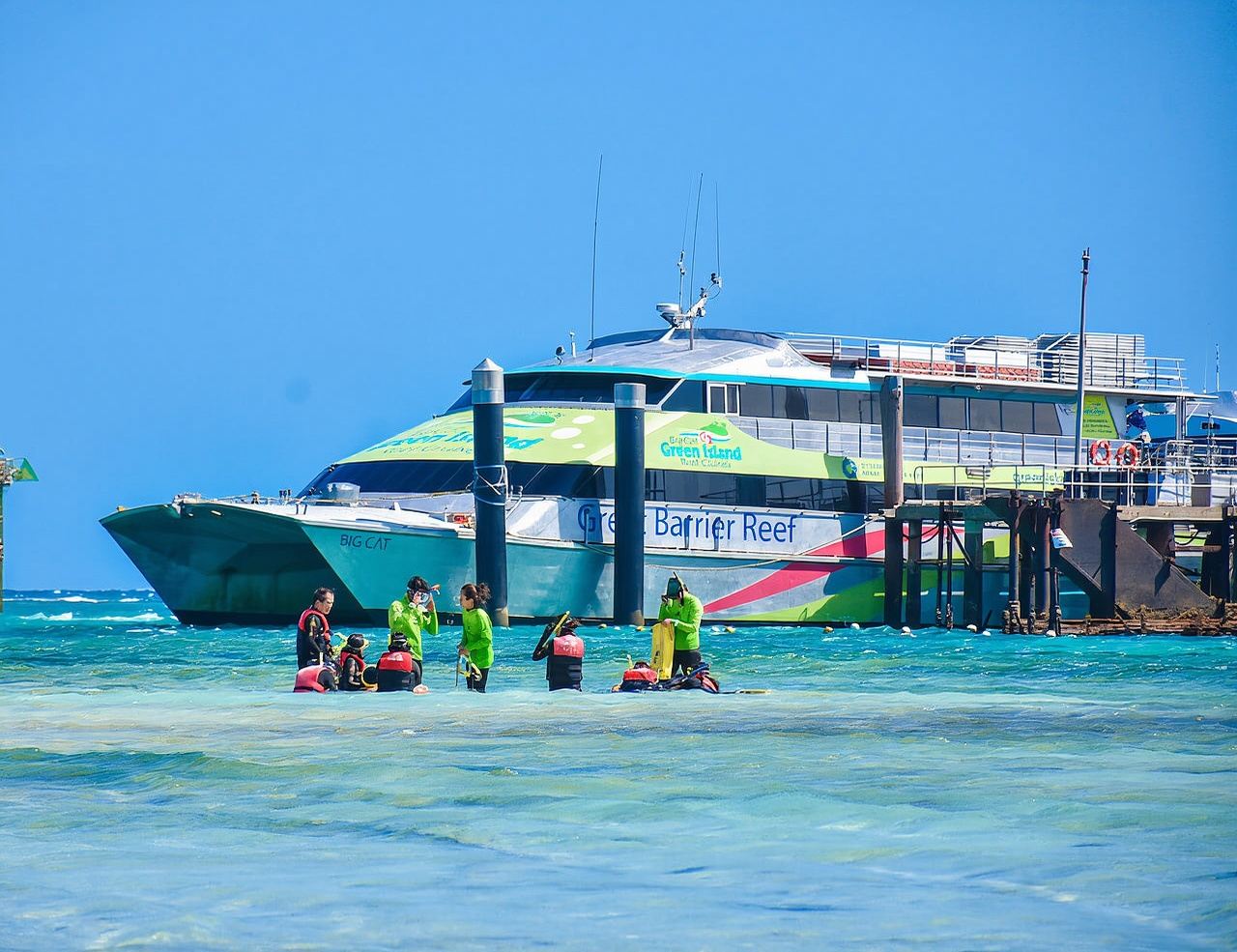 Tour in barca per Green Island da Cairns, Australia - tour di un giorno/mezza giornata con snorkeling e barca dal fondo di vetro