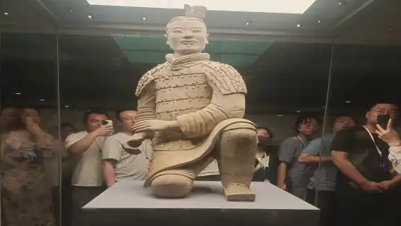 西安秦始皇兵馬俑博物館入場門票+精品小團導覽講解【含入場門票丨2-12人小團丨可選時段丨資深老師講解丨贈耳麥】