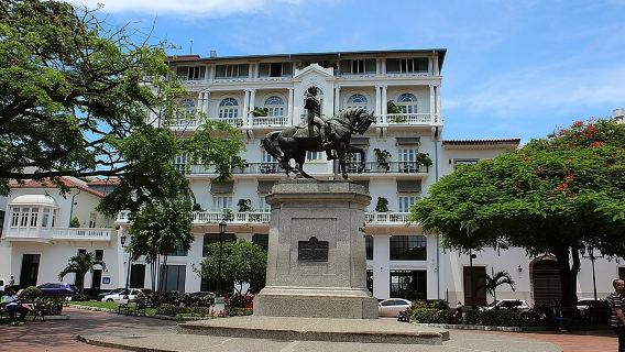 Walking tour through the Hidden treasures and gems of Casco Viejo