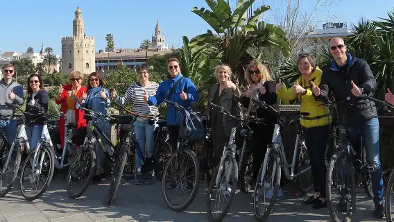 ทัวร์จักรยานพร้อมไกด์ 3 ชั่วโมงตามสถานที่สำคัญของเซบียา
