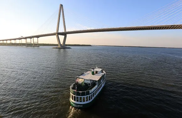 查爾斯頓港歷史日間或日落郵輪之旅