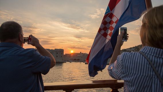 Karaka - Chuyến du ngoạn ngắm hoàng hôn tuyệt vời nhất ở Dubrovnik (chỉ dành cho người lớn)