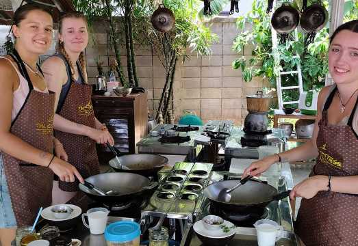 Cooking class in organic garden and local market tour ThaiCottage