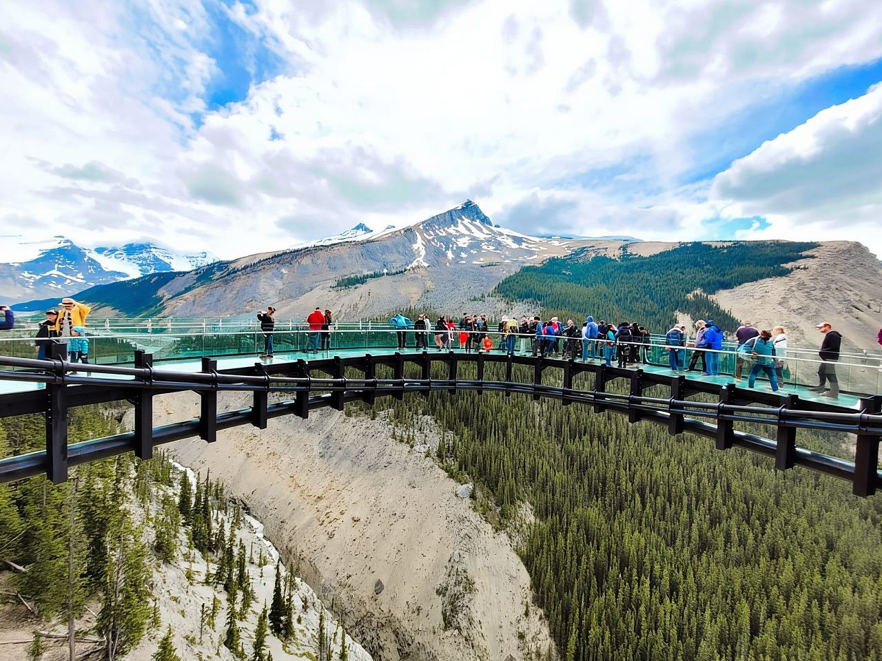 Calgary Banff: Columbia Icefield, Skywalk and Lakes Day Tour