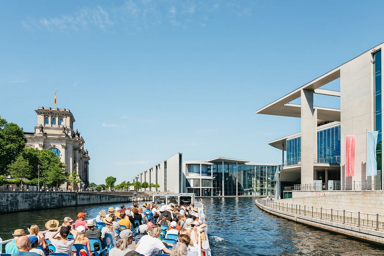 Berlin: 1-Hour City Tour by Boat with Guaranteed Seating