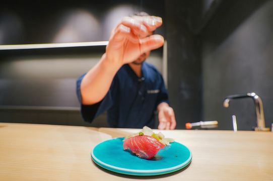 Tur Kuliner Premium Sushi Omakase & A5 Wagyu di Shinjuku Tokyo
