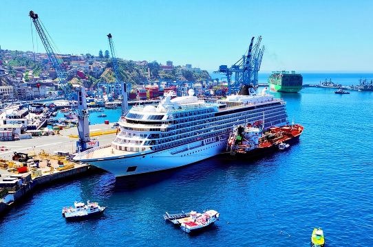Tur Pasca Pelayaran Valparaiso dan Pengantaran Pabrik Anggur ke Bandara atau Hotel