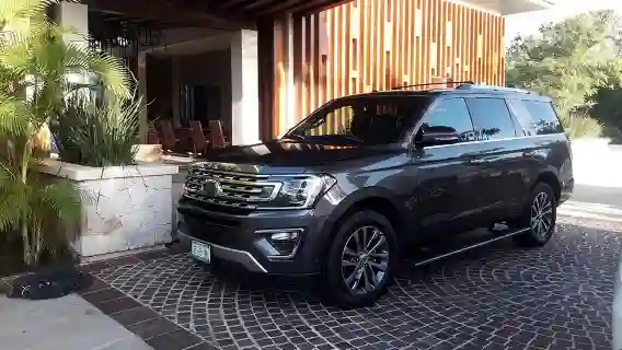 One-way Airport Transfer to Cancun or Playa del Carmen