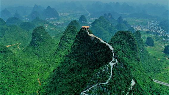 Excursion d'une journée pour découvrir de nouvelles activités à Yangshuo : Pic Ruyi avec téléphérique et balade à vélo dans la campagne