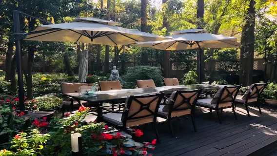 Exquisite Private Dinner in the Studio of a Young Beauty Artist