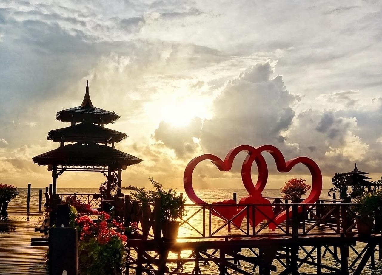 センポルナ マブール島*半日帰りツアー*【貝殻｜マブール島の有名な水上コテージ｜チェックイン｜バジャウ族】