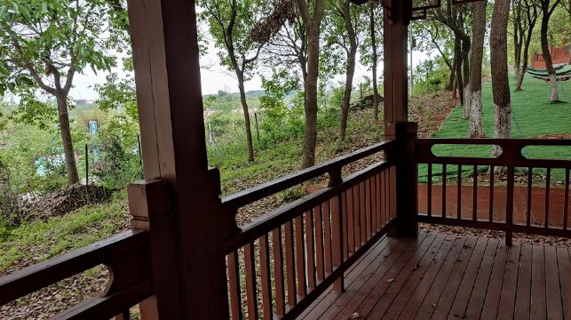 武漢梁子湖葫蘆島房車露營地·過夜露營【叢林木屋別墅/贈送燒烤/獨立衛浴/親子首選】