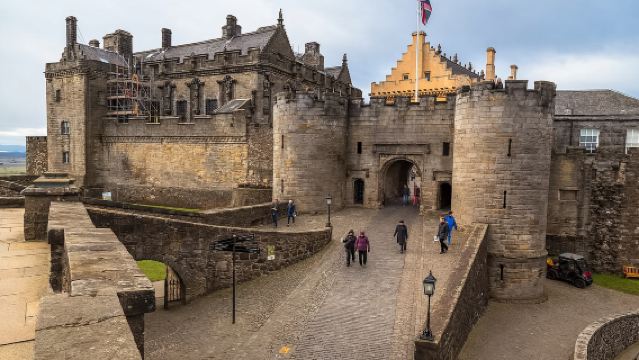 ทัวร์ 1 วัน ทะเลสาบลอมอนด์ ปราสาทสเตอร์ลิง และม้าคิปเพอร์ในสหราชอาณาจักร|ทะเลสาบ ภูเขา และปราสาทโบราณ