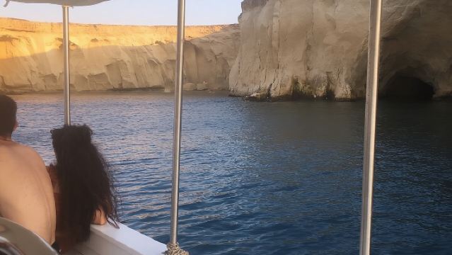 Private boat tour with prosecco and fresh fruit