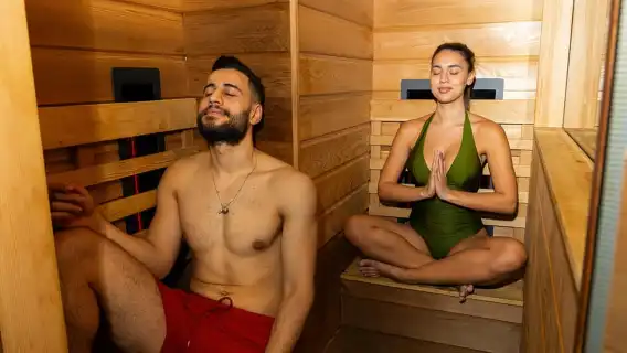 Paris: Seine Yacht Hotel Stay & Paradis Latin Cabaret show