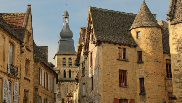 ทัวร์ชิมอาหารและการเยี่ยมชมตลาด Sarlat Gourmet พร้อมการชิมรสชาติ