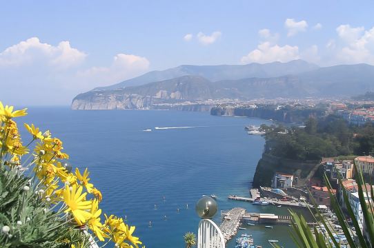 From Naples: Pompeii and Sorrento Full-Day Tour
