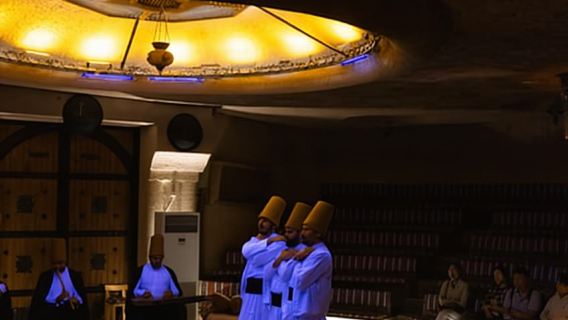 Capadocia: Espectáculo de derviches danzantes con audioguía
