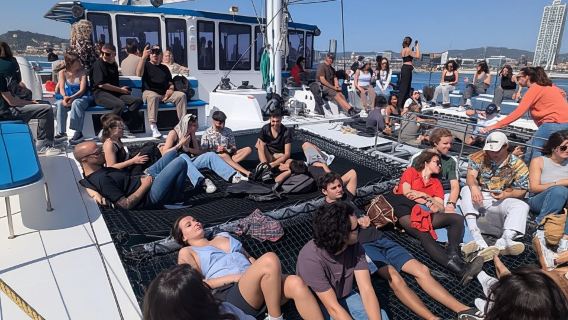 Barcelone : croisière partagée premium au coucher du soleil (boissons et collations)