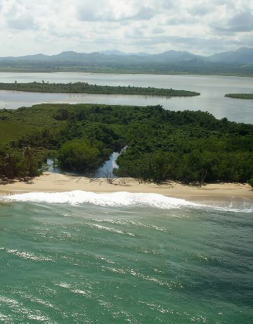 Miches: Laguna El Limón Kayak and Horseback Riding Tour