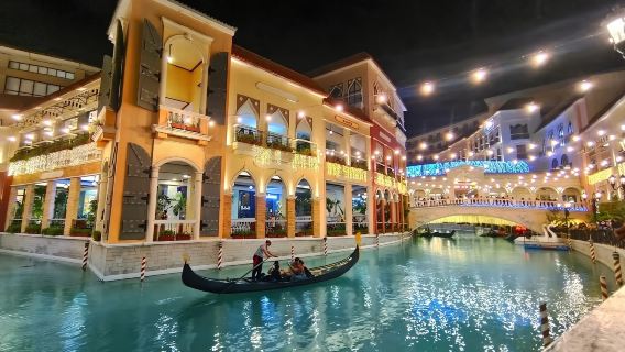 Manila's popular attractions day tour: National Museum & Venice Grand Canal & Manila Bay