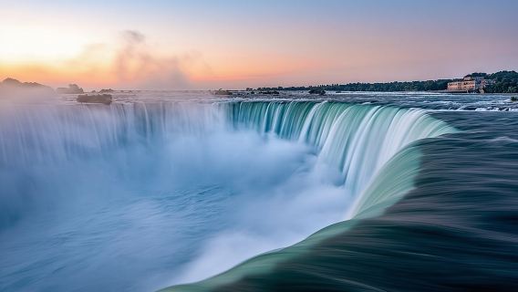 Recorrido en grupo pequeño de Toronto a las Cataratas del Niágara con opción de barco
