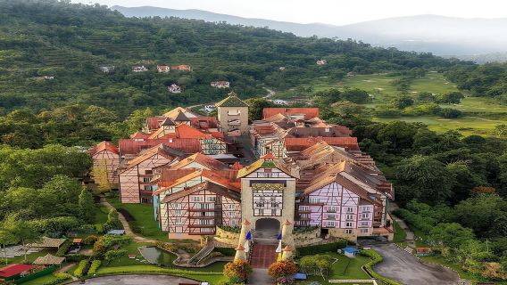 Excursión de un día desde Kuala Lumpur: Cuevas de Batu + Bukit Tinggi French Village + Japanese Village
