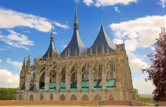 捷克靈魂之旅｜探訪白骨教堂×哥特奇蹟×穿越百年煙火氣&包車暢遊