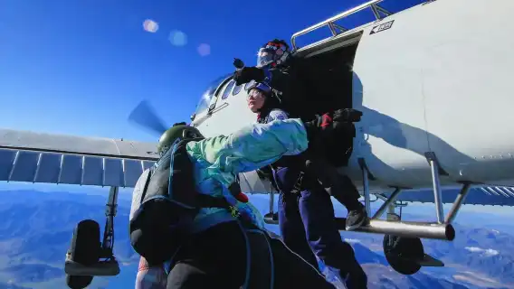 New Zealand Mount Cook Parachuting- Challenge Your Own Adventure - Tandem Parachuting with an Instructor - A Must-See Spot in New Zealand's South Island