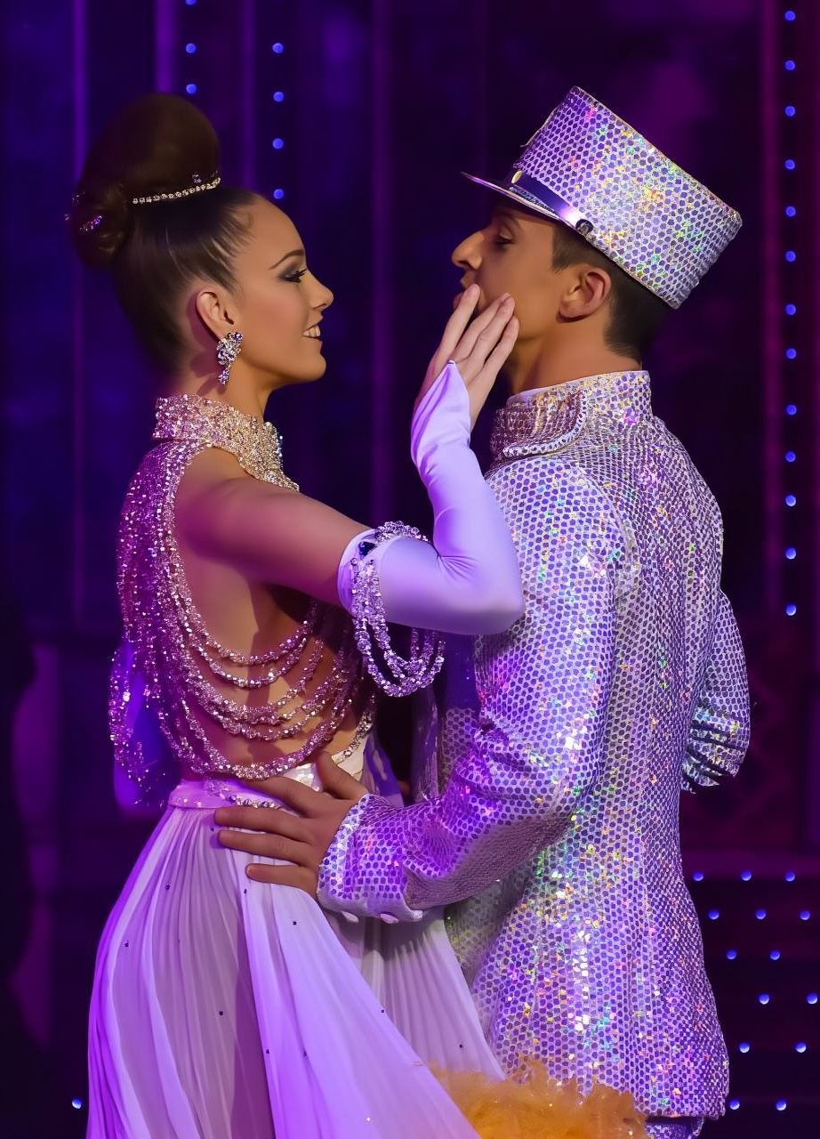 Paris: Evening Sightseeing Tour and Moulin Rouge Show