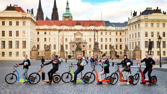 Praga: tour guidato di mezza giornata in Segway e monopattino elettrico
