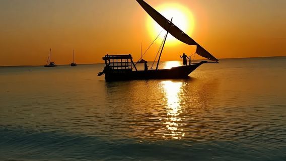 Golden Horizons: Dhow-Kreuzfahrt bei Sonnenuntergang von Nungwi nach Kendwa